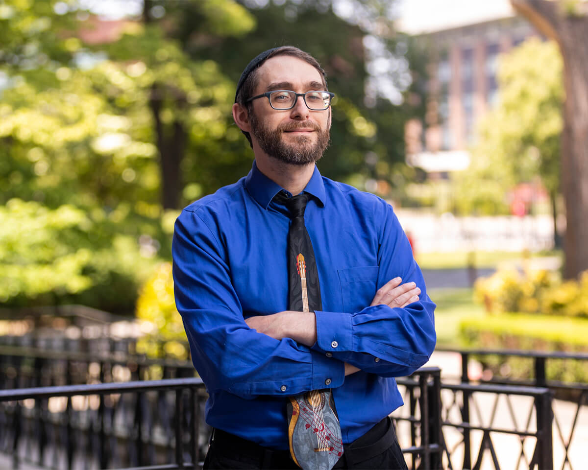 Moshe Axelrod ’09, associate director of financial aid