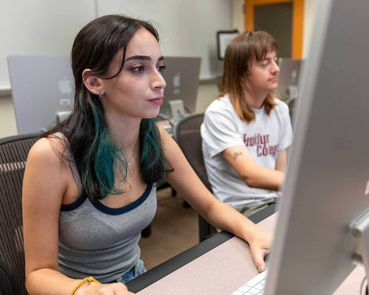 Handelman_2025_0106_Students_at_Computer_5_1200x960