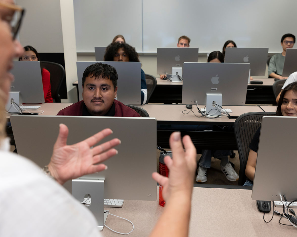 Handelman_2025_0107_Students_at_Computer_6_1200x960