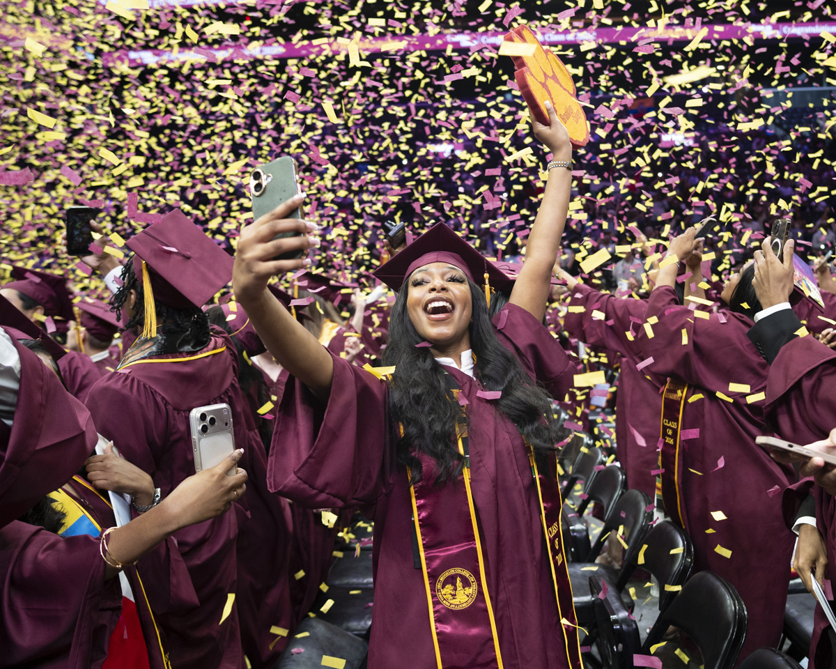 NEWS-260528-Commencement-2026-4164-Featured-1200x960