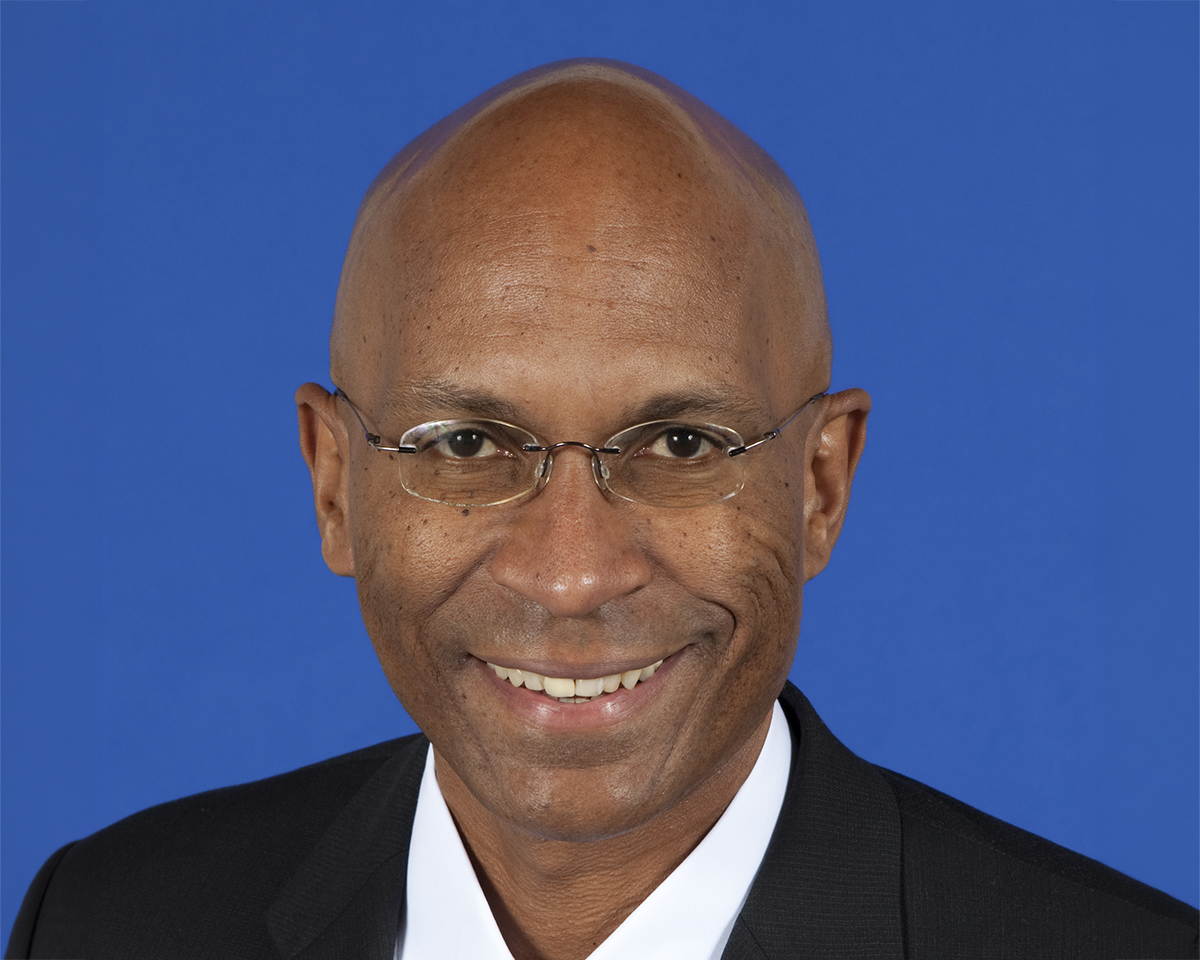 Roger Hinds