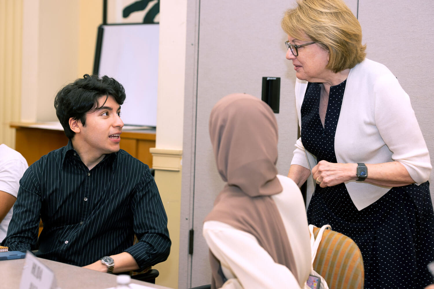 Marge Magner ’69 meets with the Magner Career Center’s 2023 stipend winners.