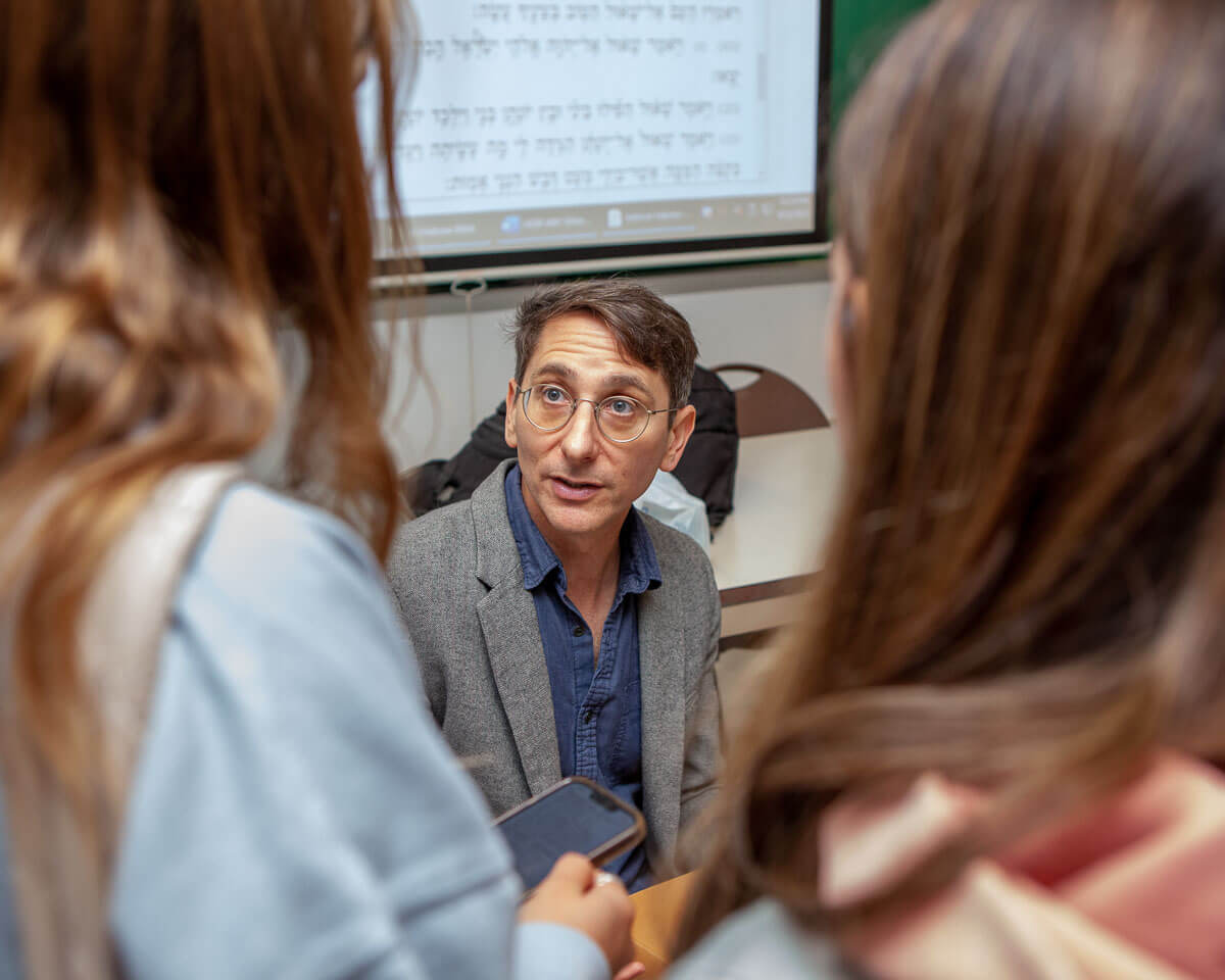 Biblical Hebrew Class Unveils the Power of Ancient Texts