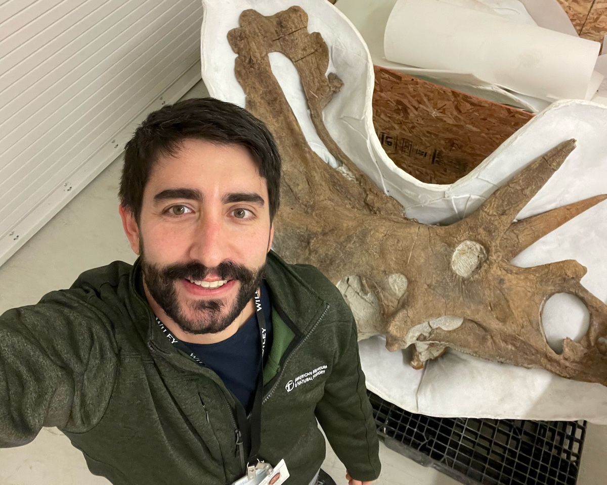 NEWS-240110-Stephen Chester-Fossil Selfie-2-Featured-1200x960