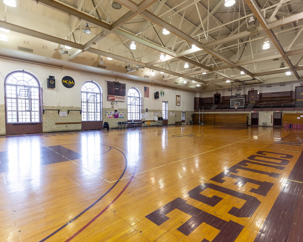 https://www.brooklyn.edu/wp-content/uploads/Space-Rental-063A1251-Roosevelt-Hall-211-Competition-Gym-1200x960-1.jpg